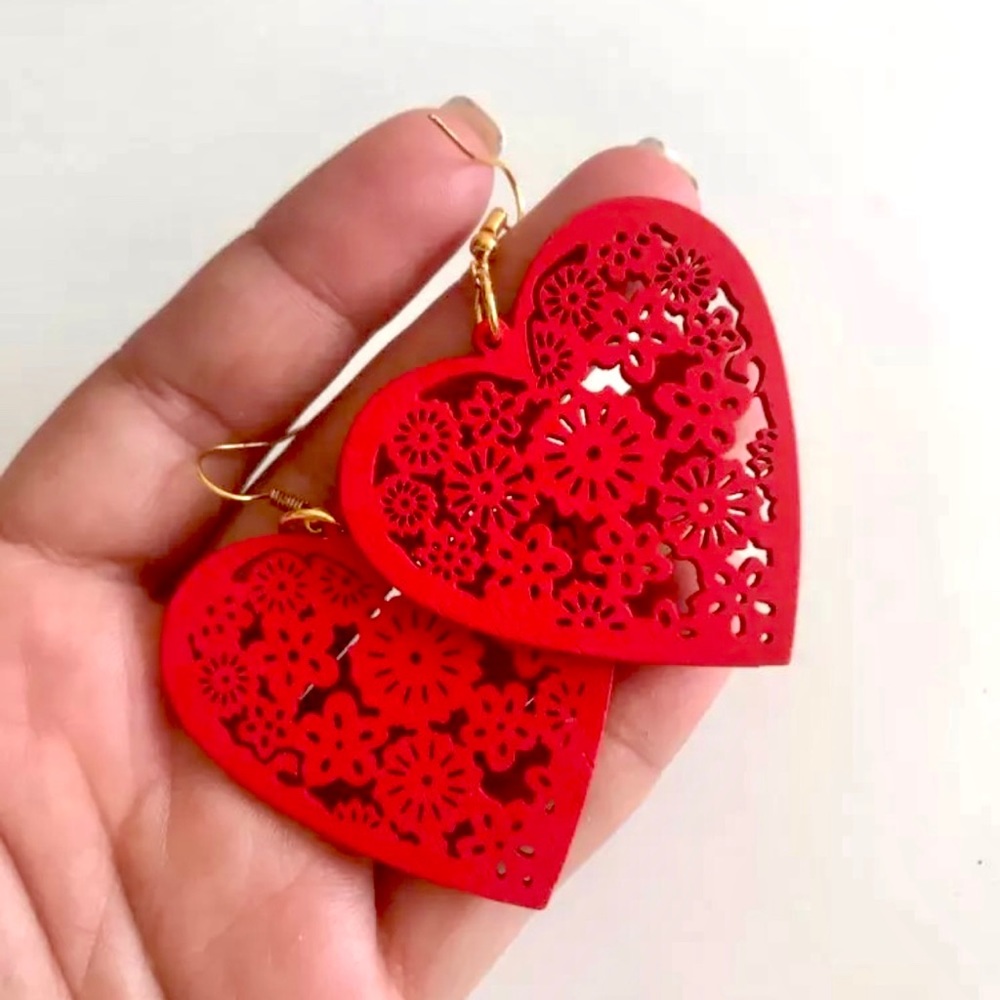 wooden filigree heart earrings - Picture 1 of 2